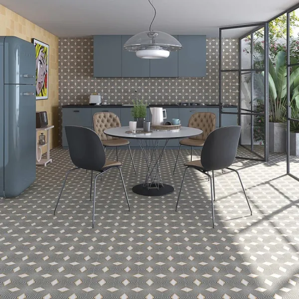 Cocina con azulejos efecto hidráulico en tonos neutros, colección Pop tiles de Vives