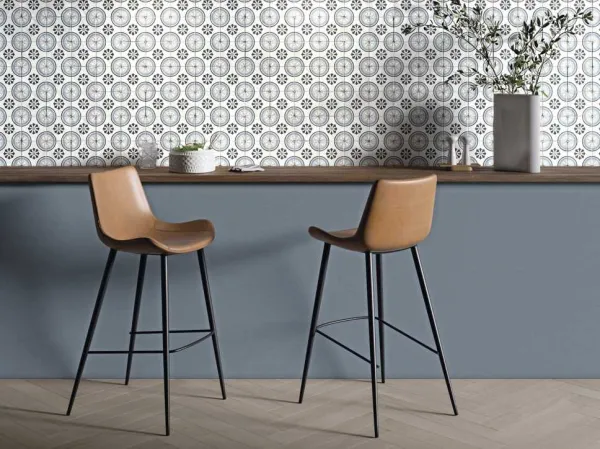 Cocina con azulejos efecto hidráulico, colección Tanger de Harmony