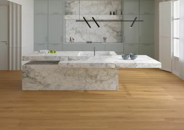Cocina con azulejos efecto madera en tonos cálidos, colección Oud de Museum