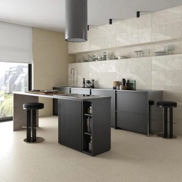 Cocina con azulejos efecto madera, colección Stravaganza de Vives