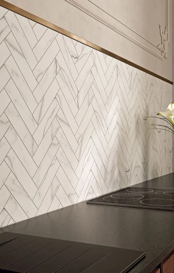 Cocina con azulejos efecto mármol, colección Classic marbles de Ribesalbes