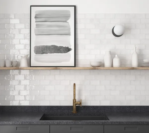 Cocina con azulejos efecto monocolor en tonos neutros, colección Altea de Mayolica