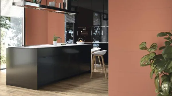Cocina con azulejos efecto monocolor en tonos cálidos, colección Colorful de Ape
