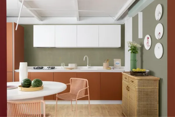 Cocina con azulejos efecto monocolor en tonos cálidos, colección Confetto de Marazzi
