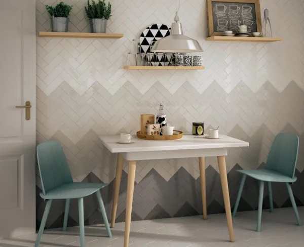Cocina con azulejos efecto monocolor en tonos neutros, colección Country de Equipe