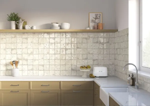 Cocina con azulejos efecto monocolor en tonos cálidos, colección Era de Mayolica