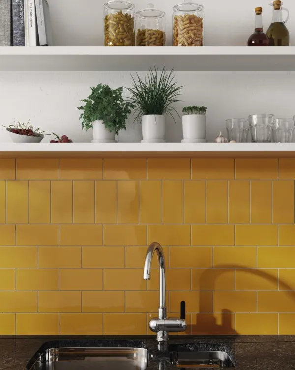 Cocina con azulejos efecto monocolor en tonos cálidos, colección Evolution de Equipe