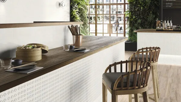 Cocina con azulejos efecto monocolor en tonos neutros, colección Genuine de Ape