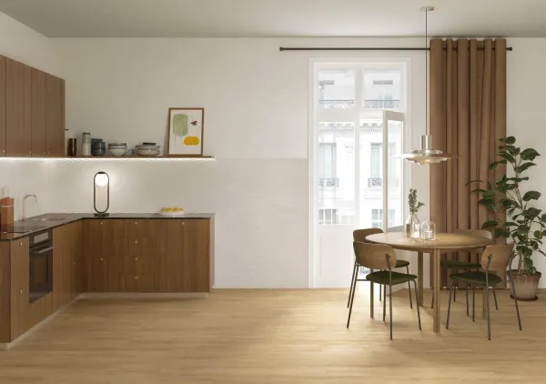Cocina con azulejos efecto monocolor en tonos cálidos, colección Ice de Peronda