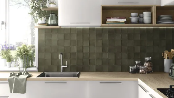 Cocina con azulejos efecto monocolor en tonos neutros, colección Ispal de Ape
