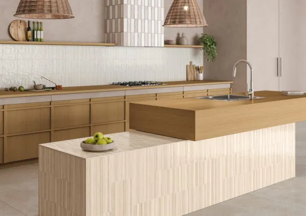 Cocina con azulejos efecto monocolor en tonos cálidos, colección Joia de Harmony