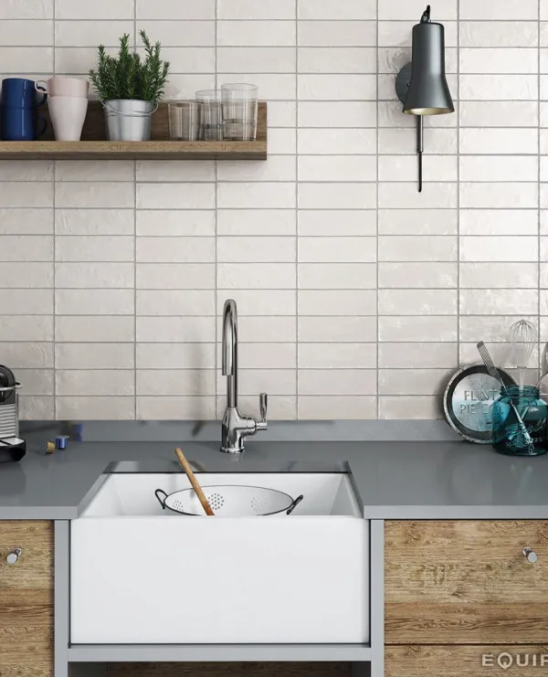 Cocina con azulejos efecto monocolor, colección Mallorca de Equipe
