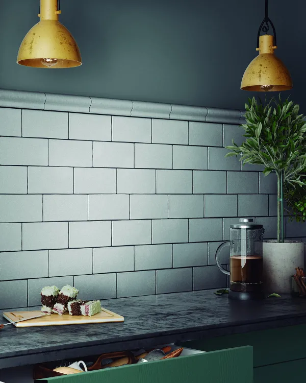 Cocina con azulejos efecto monocolor en tonos fríos, colección Masía de Equipe