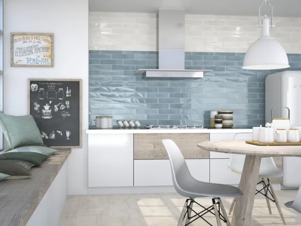 Cocina con azulejos efecto monocolor en tonos fríos, colección Opal de Cifre