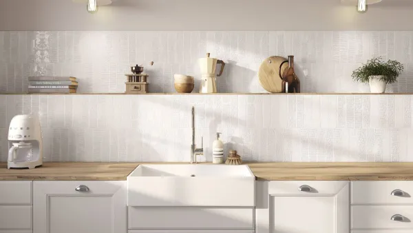 Cocina con azulejos efecto monocolor en tonos neutros, colección Pukka de Ape