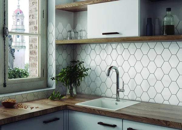 Cocina con azulejos efecto monocolor en tonos fríos, colección Scale de Equipe