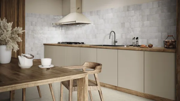 Cocina con azulejos efecto monocolor, colección Sorolla de Ape