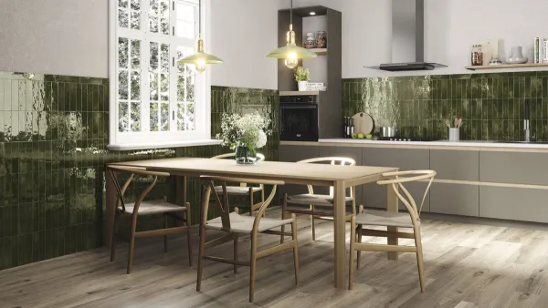 Cocina con azulejos efecto monocolor, colección Sorolla de Ape