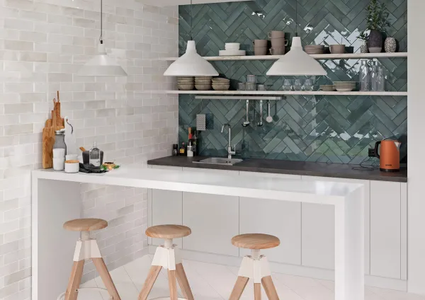 Cocina con azulejos efecto monocolor, colección Tokyo de Ribesalbes