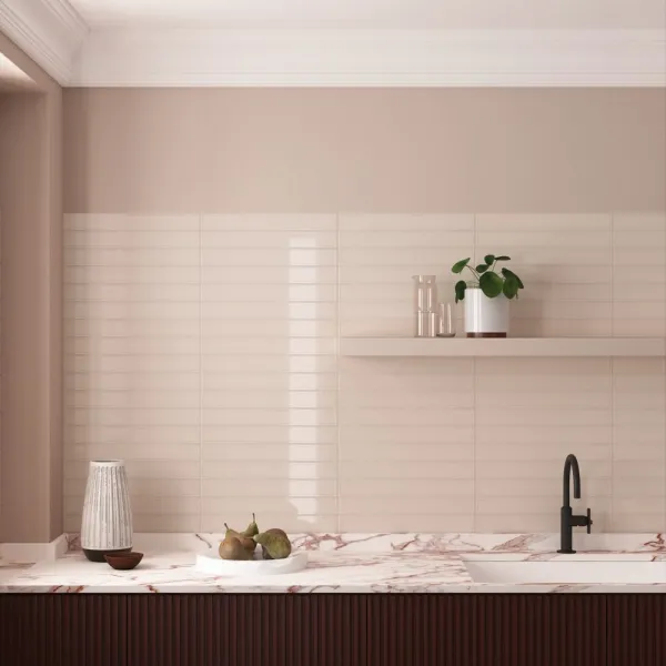 Cocina con azulejos efecto monocolor en tonos cálidos, colección Vitral de Equipe