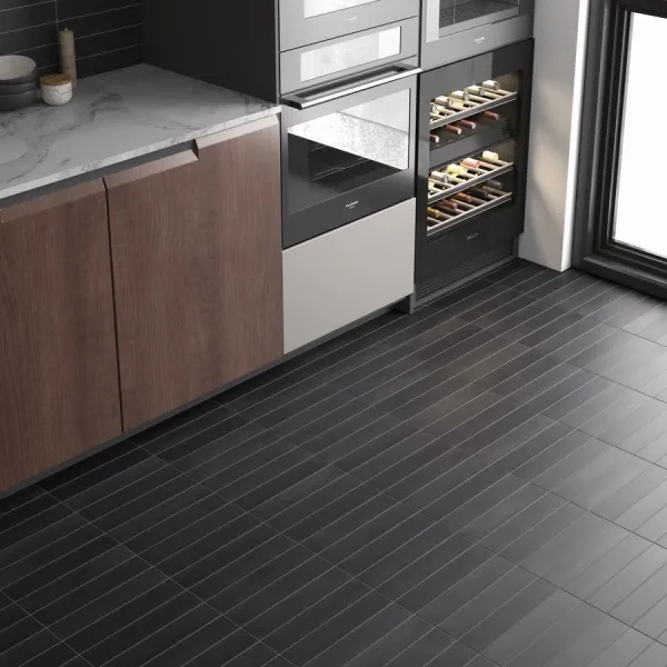 Cocina con azulejos efecto monocolor en tonos neutros, colección Wadi de Equipe