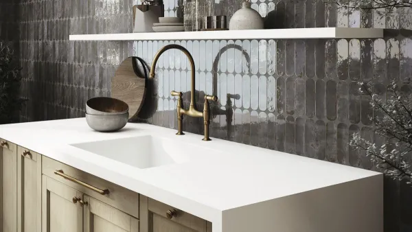 Cocina con azulejos efecto óxido en tonos neutros, colección Funky de Ape