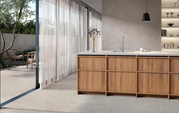 Cocina con azulejos efecto piedra, colección Cluny de Peronda