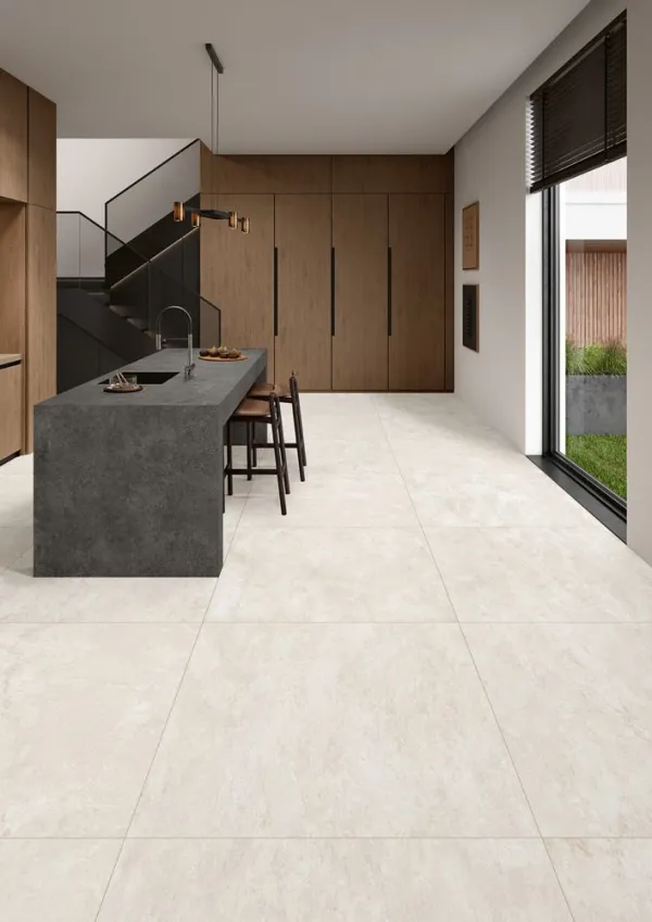 Cocina con azulejos efecto piedra en tonos cálidos, colección Evolution de Margres