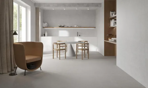 Cocina con azulejos efecto piedra en tonos neutros, colección Ghent de Peronda