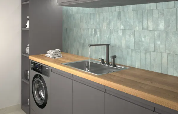 Cocina con azulejos efecto piedra, colección Greenland de Dune