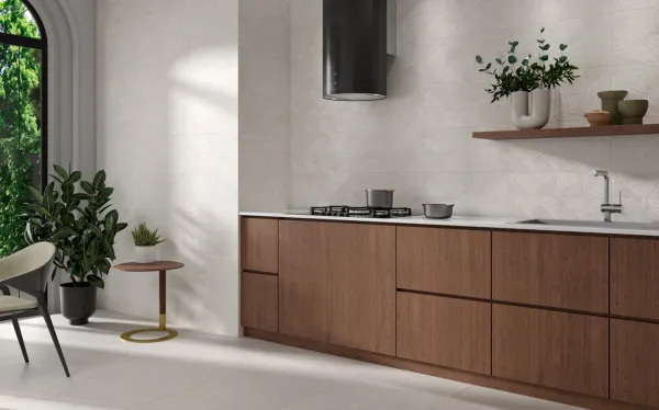 Cocina con azulejos efecto piedra, colección Hudson de Colorker