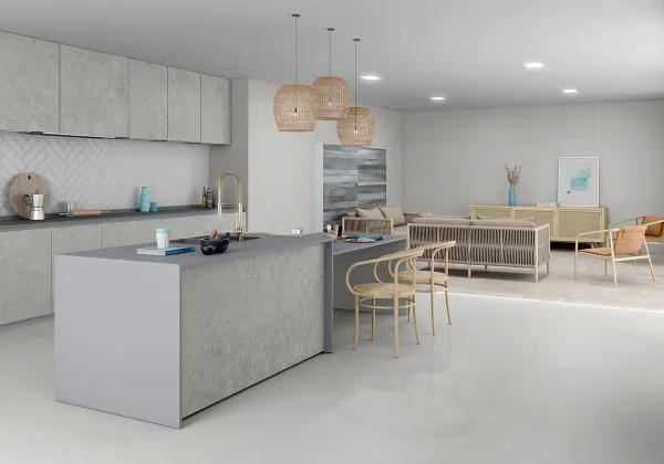 Cocina con azulejos efecto piedra en tonos neutros, colección Integra de TAU ceràmica