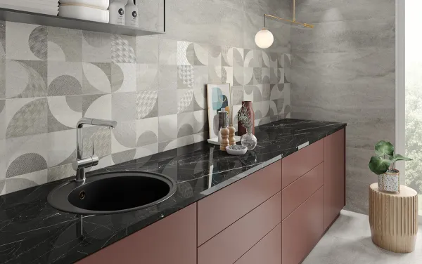 Cocina con azulejos efecto piedra en tonos neutros, colección Kawaii de Colorker