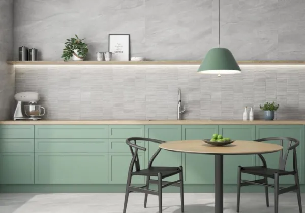 Cocina con azulejos efecto piedra en tonos neutros, colección Lavica de Geotiles