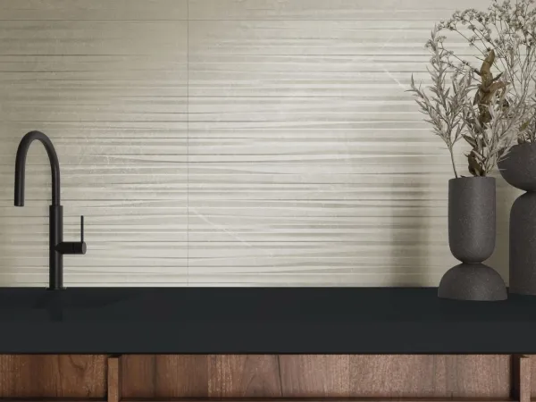 Cocina con azulejos efecto piedra, colección Munich de Cifre