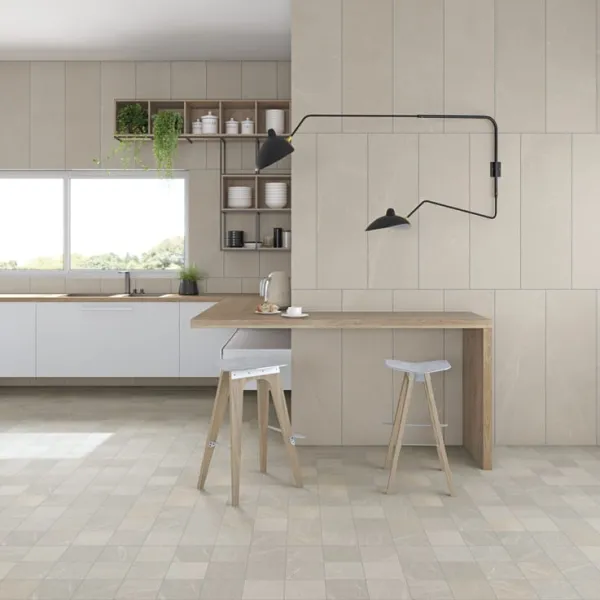 Cocina con azulejos efecto piedra, colección Oise de Vives
