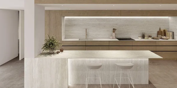 Cocina con azulejos efecto piedra en tonos cálidos, colección Travertino de Apavisa