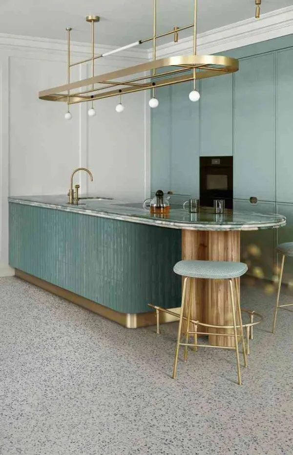 Cocina con azulejos efecto terrazo en tonos fríos, colección Frammento de Marazzi