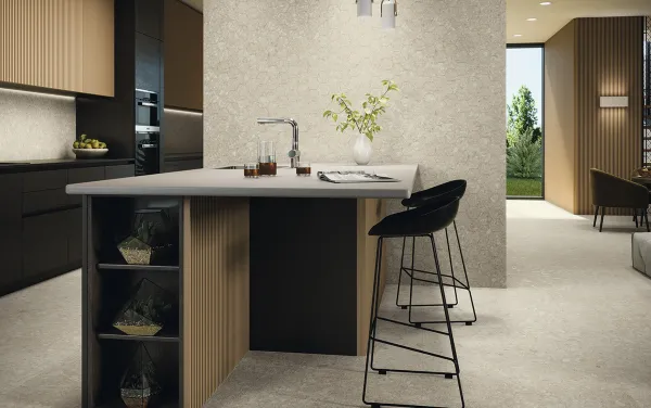 Cocina con azulejos efecto terrazo, colección Native de Colorker