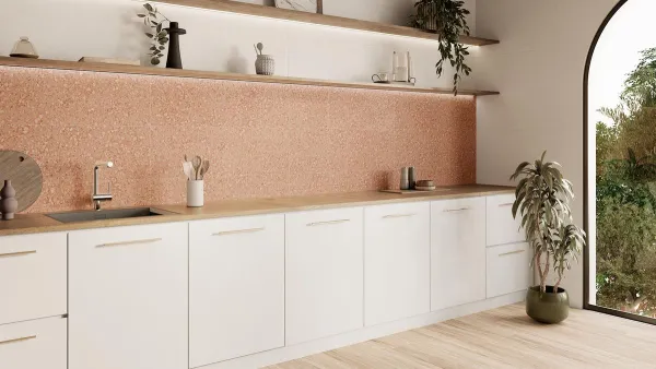 Cocina con azulejos efecto terrazo en tonos cálidos, colección Terrazo de Mayolica