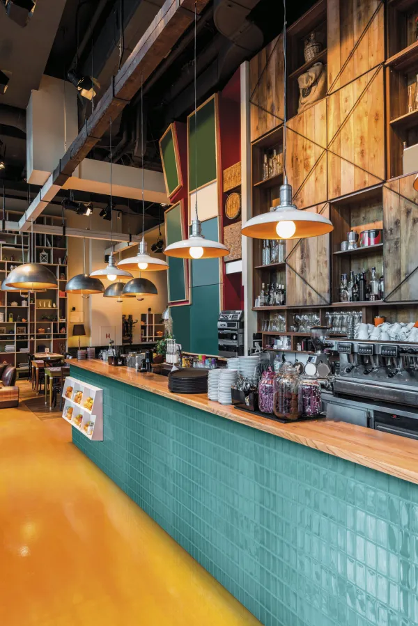 Comercio con azulejos efecto mármol en tonos fríos, colección Urban atelier de Aleluia