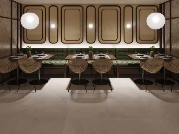 Comercio con azulejos efecto piedra en tonos cálidos, colección Khan de Ibero Casa Infinita