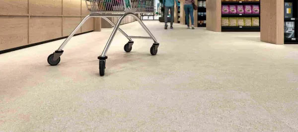 Comercio con azulejos efecto piedra en tonos cálidos, colección Nordby de Undefasa