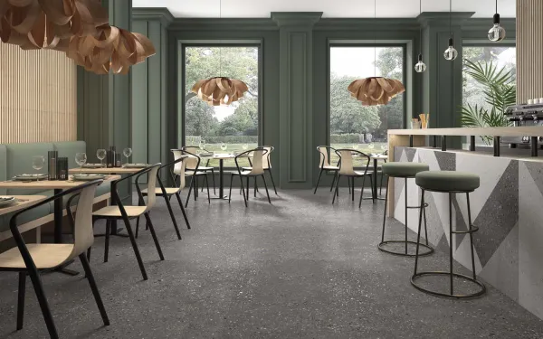 Comercio con azulejos efecto piedra en tonos neutros, colección Takara de Colorker