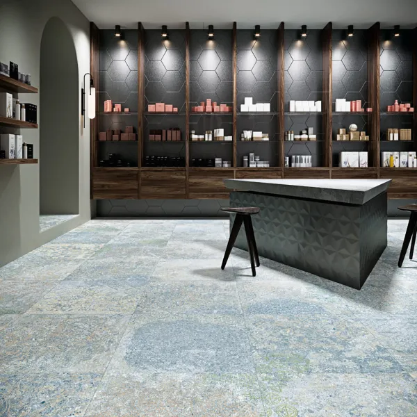 Comercio con azulejos efecto textil en tonos fríos, colección Bohemian de Aparici