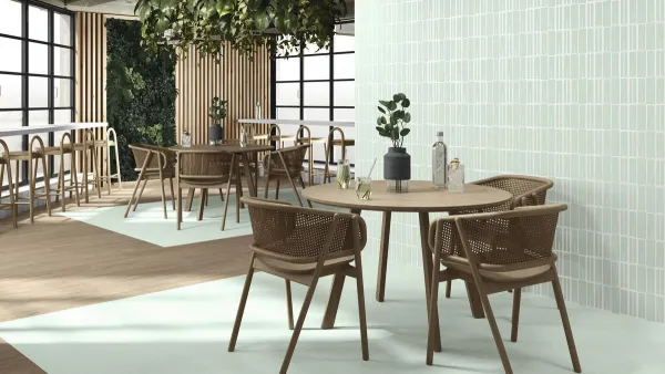 Exterior con azulejos en tonos fríos