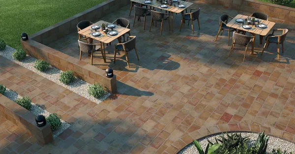 Exterior con azulejos efecto barro en tonos cálidos, colección Alsacia de Bestile