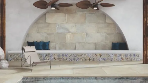 Exterior con azulejos efecto barro, colección Antico casale de Ape