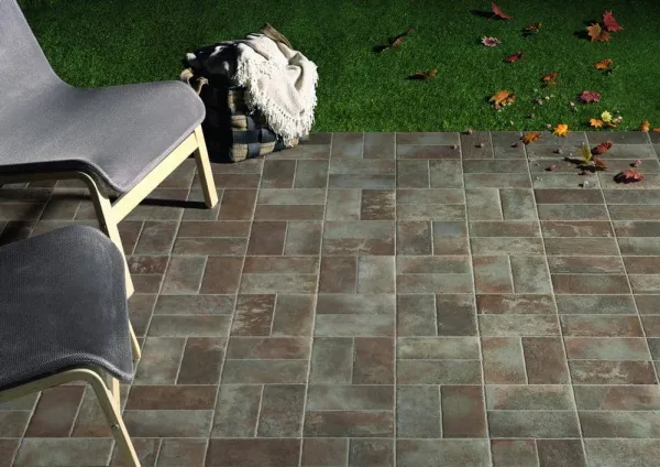 Exterior con azulejos efecto barro, colección Boston de Natucer