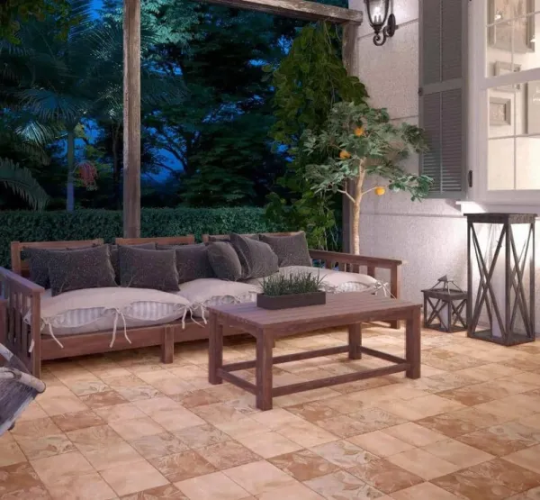 Exterior con azulejos efecto barro en tonos cálidos, colección Cotto de Ribesalbes